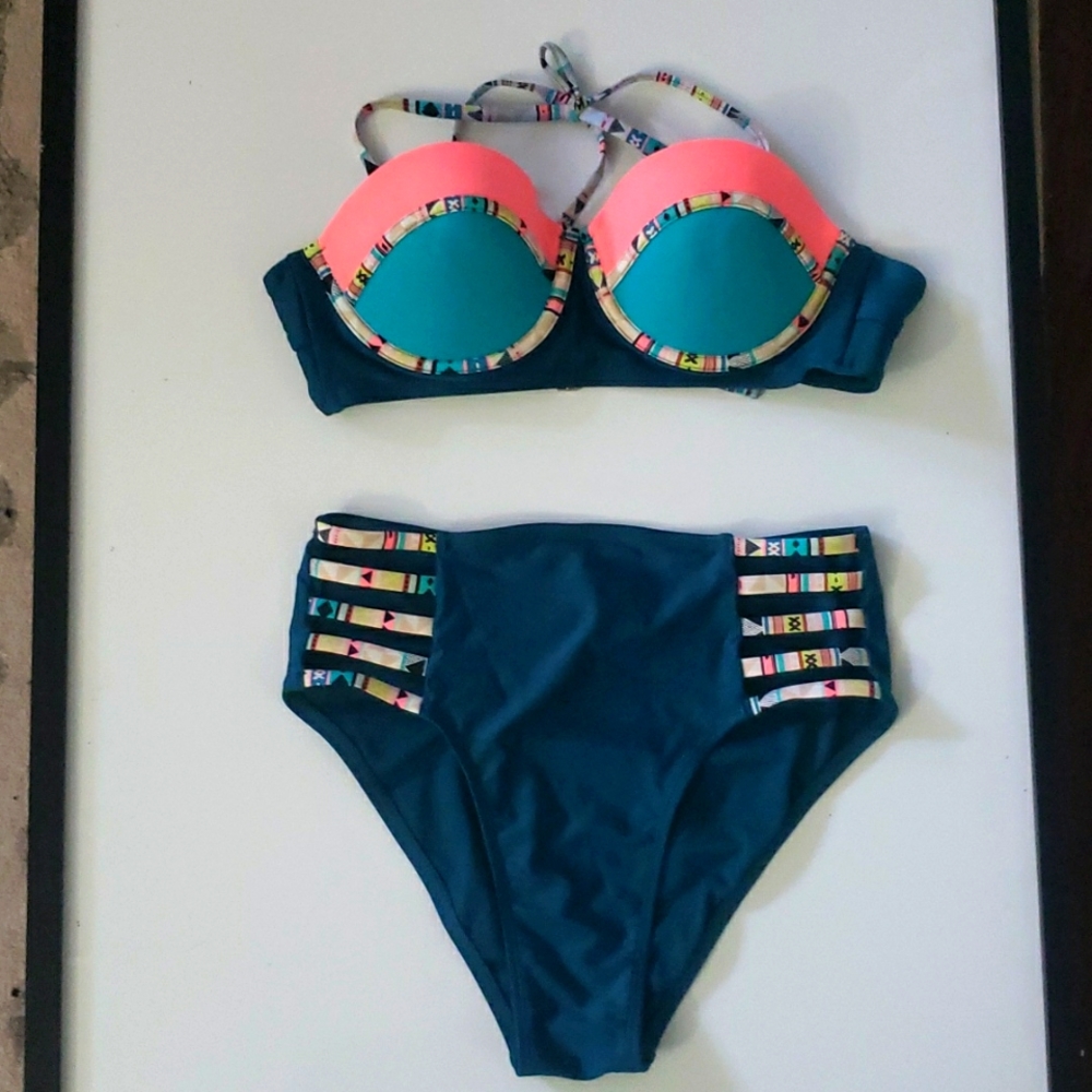 bathing suit  2 pieces set sizeM. color green
